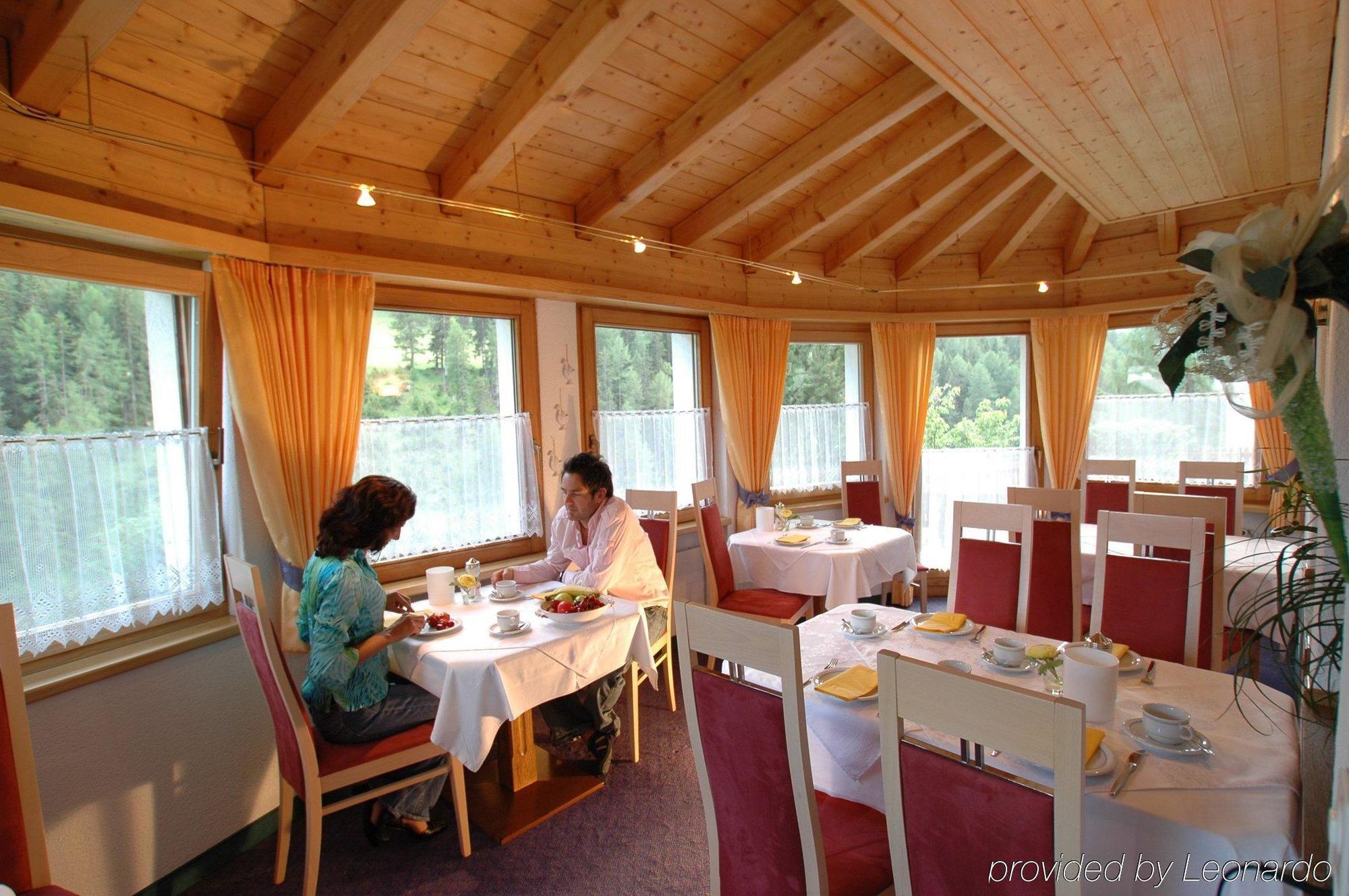 Ferienresidenz Soliva Compatsch Restaurant foto
